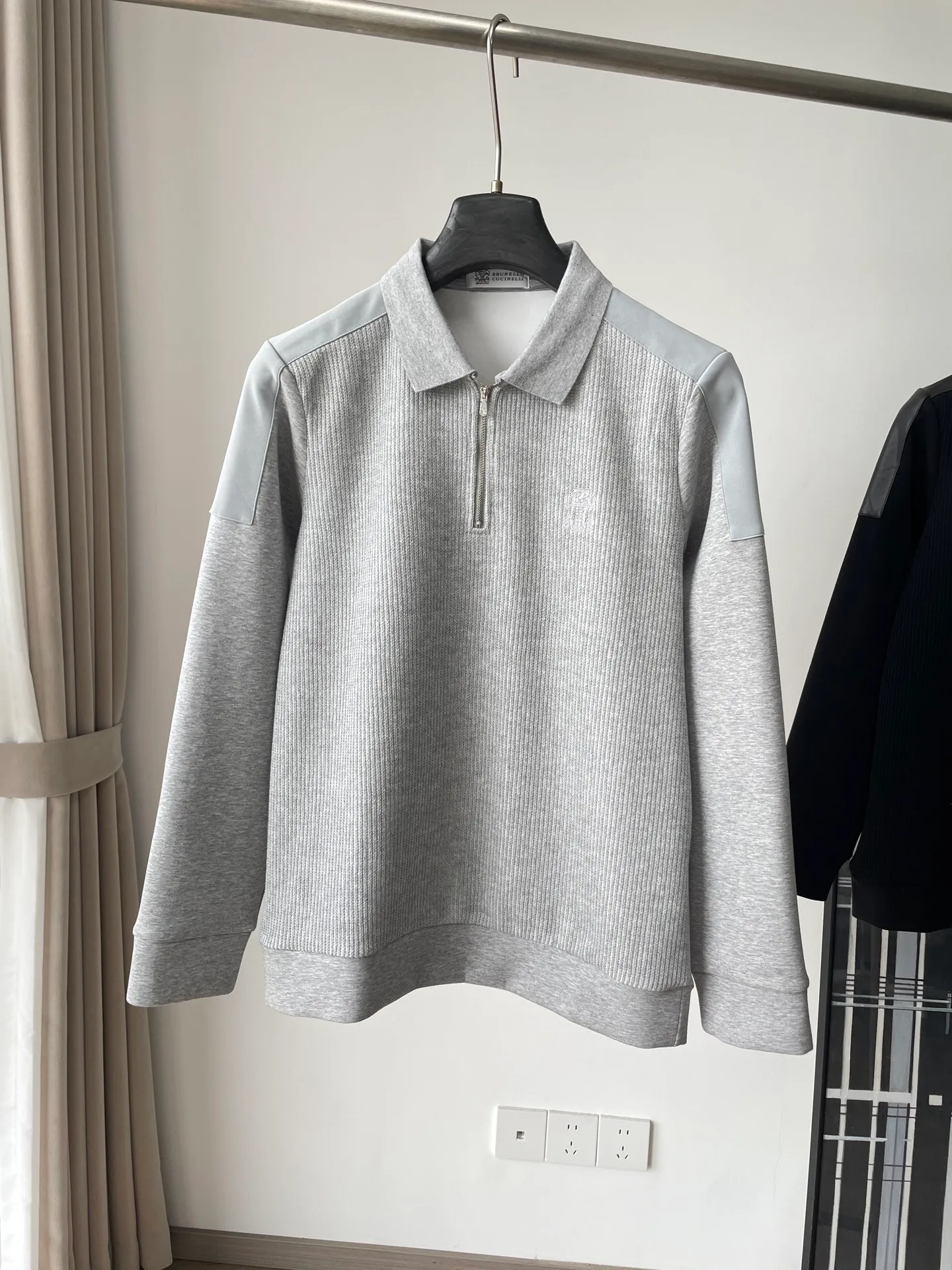 Gray details~